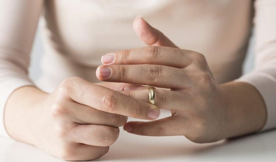 women remove their wedding rings